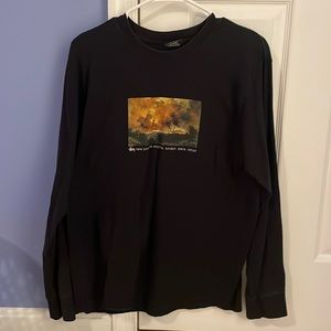 STUSSY  LONG SLEEVE RED SKY TEE
BLACK